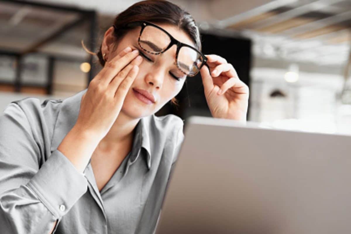 Burning, Itching, Redness: Why Your Eyes Suffer Most When The Air Turns Toxic