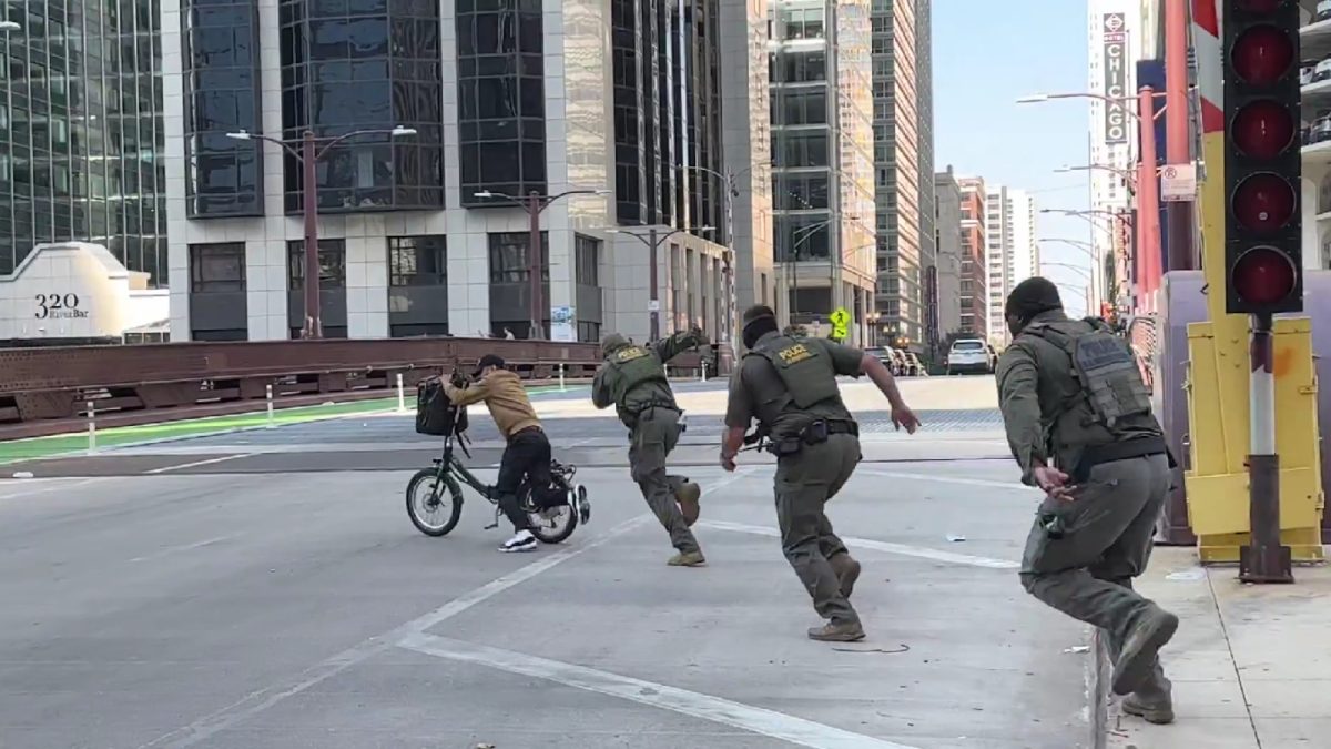 Delivery Worker Evades ICE Agents in Dramatic Chicago Chase