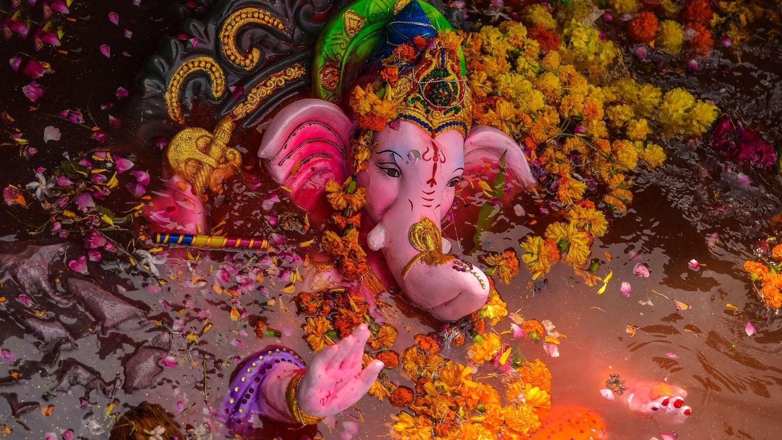 Anant Chaturdashi 2025: Festival Dedicated to Lord Vishnu Coincides With Ganesh Visarjan