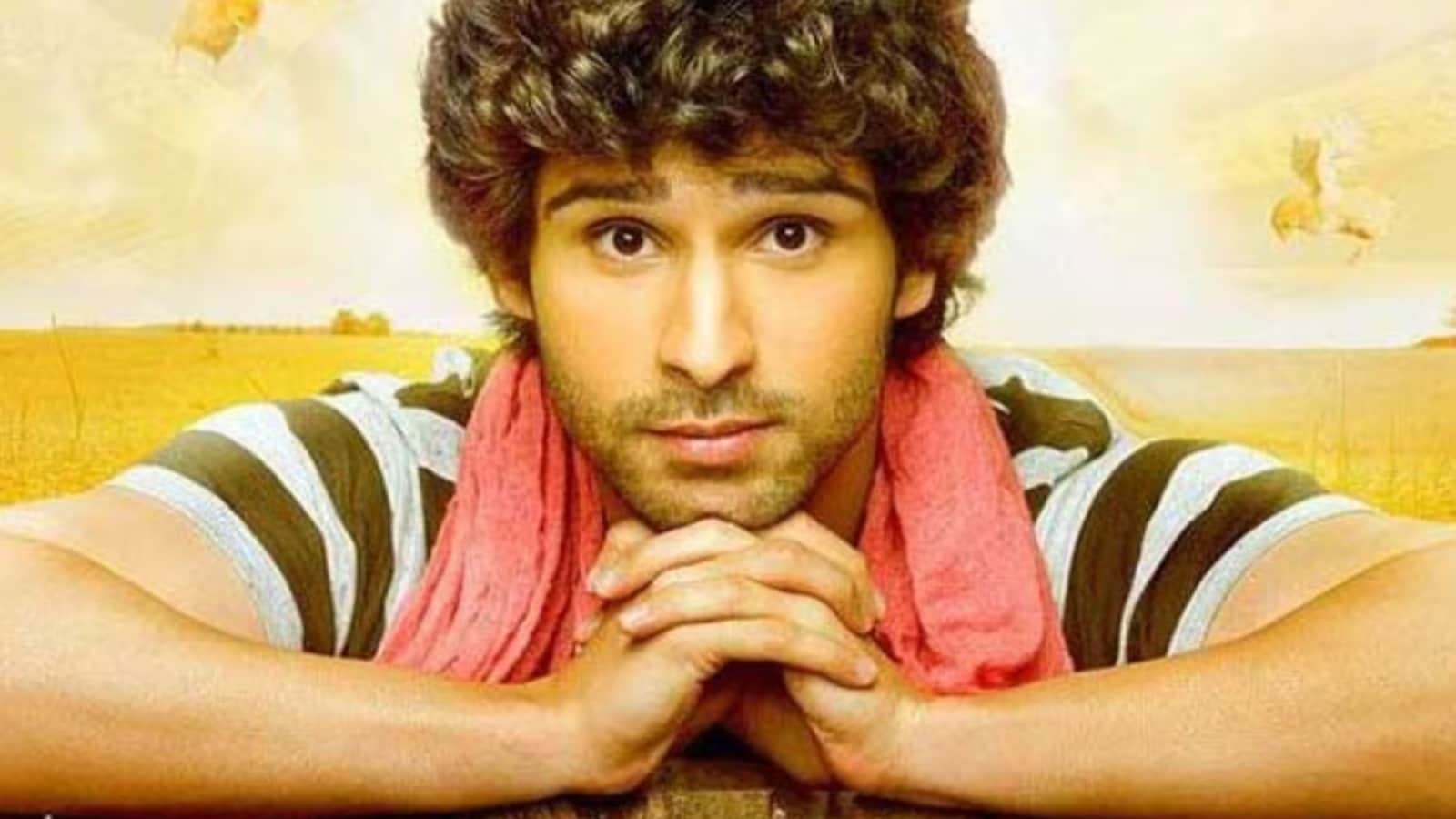 Girish Kumar made his Bollywood debut in 2013 with the romantic comedy film Ramaiya Vastavaiya, opposite Shruti Haasan. Directed by Prabhu Deva, the film revolves around a city boy Ram, who falls in love with village girl Sona. Girish Kumar made his Bollywood debut in 2013 with the romantic comedy film Ramaiya Vastavaiya, opposite Shruti Haasan. Directed by Prabhu Deva, the film revolves around a city boy Ram, who falls in love with village girl Sona.