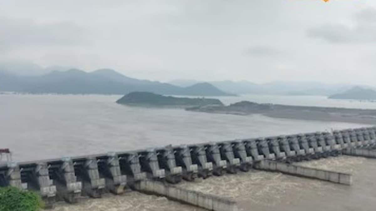 <div>Andhra Pradesh: Flood Warning For Uttarandhra, Nandyal As Water Levels In Godavari & Krishna Surge</div>
