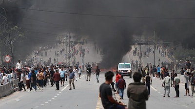 A fire burns as demonstrators gather on a road during a protest to condemn the police's deadly crackdown on demonstrators in Kathmandu. (AFP photo)