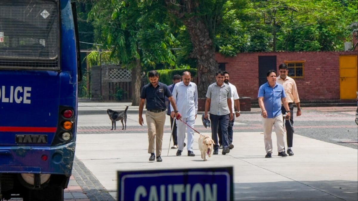 Delhi’s Maulana Azad Medical College Receives Bomb Threat, Premises Being Searched