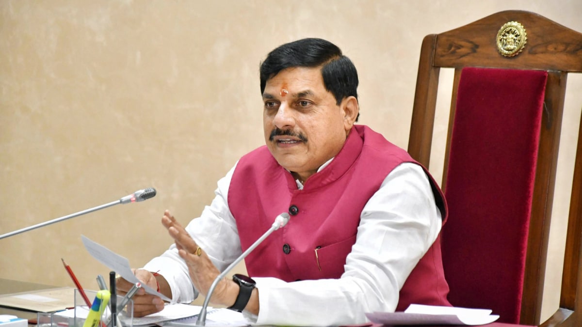 <div>Cough Syrup Deaths: MP CM Yadav Meets Victims' Families, Assures Them Of Strict Action</div>