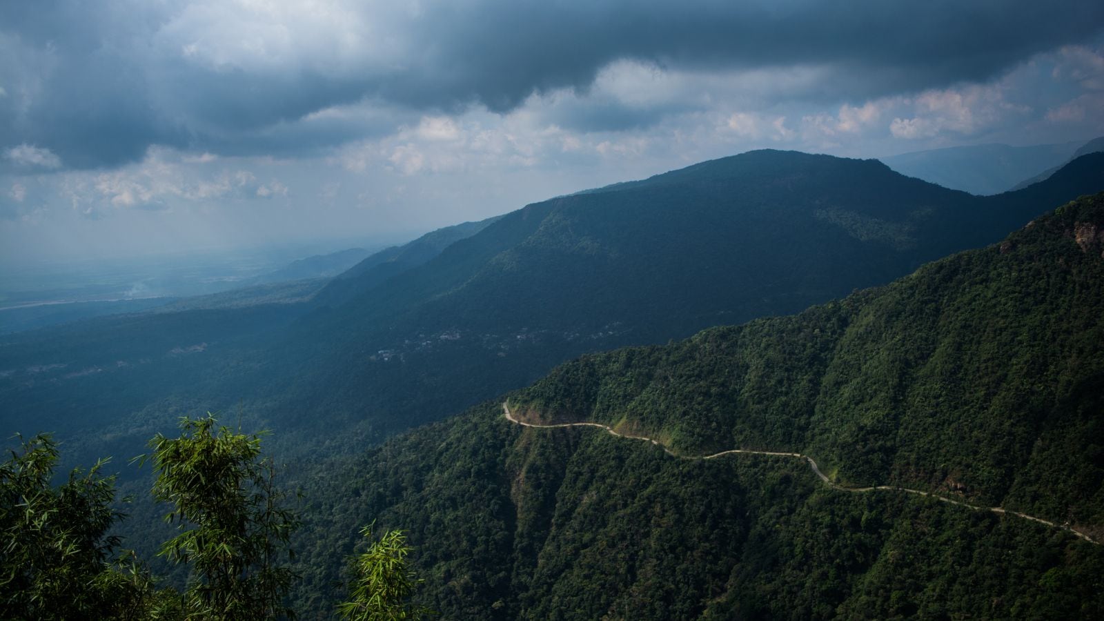  Guiding Monsoon: The Aravallis redirect monsoon wind flow. As moist air meets the hills, it slows and rises slightly, helping rainfall spread more evenly across Delhi, Haryana, and western Uttar Pradesh and reducing dry spells. 