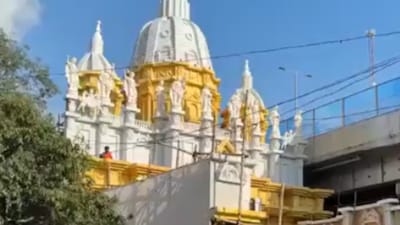 Organisations such as the Vishwa Hindu Parishad (VHP), Hindu Jagran Manch, and Janjati Suraksha Manch claim that designing a Durga Puja pandal in the likeness of a church offends Hindu religious sentiments. (X)