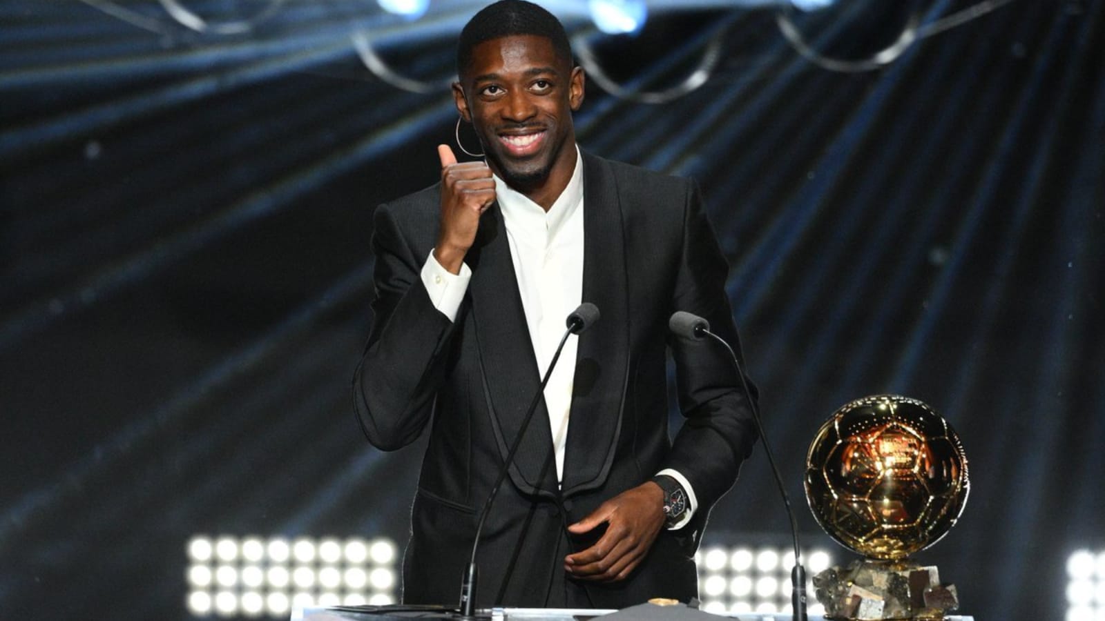 Ousmane Dembele com o Ballon D'Or 2025 (x)