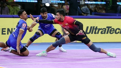 Bengaluru Bulls registered a stunning 40-33 win over Haryana Steelers in a Pro Kabaddi league (PKL)