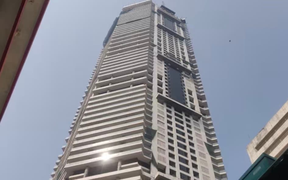 Palais Royale, Mumbai: Located in Mumbai's Worli, this under-construction building is the tallest. It will have 88 floors, with a height of 320 metres. Once completed, it will redefine urbane luxrury.