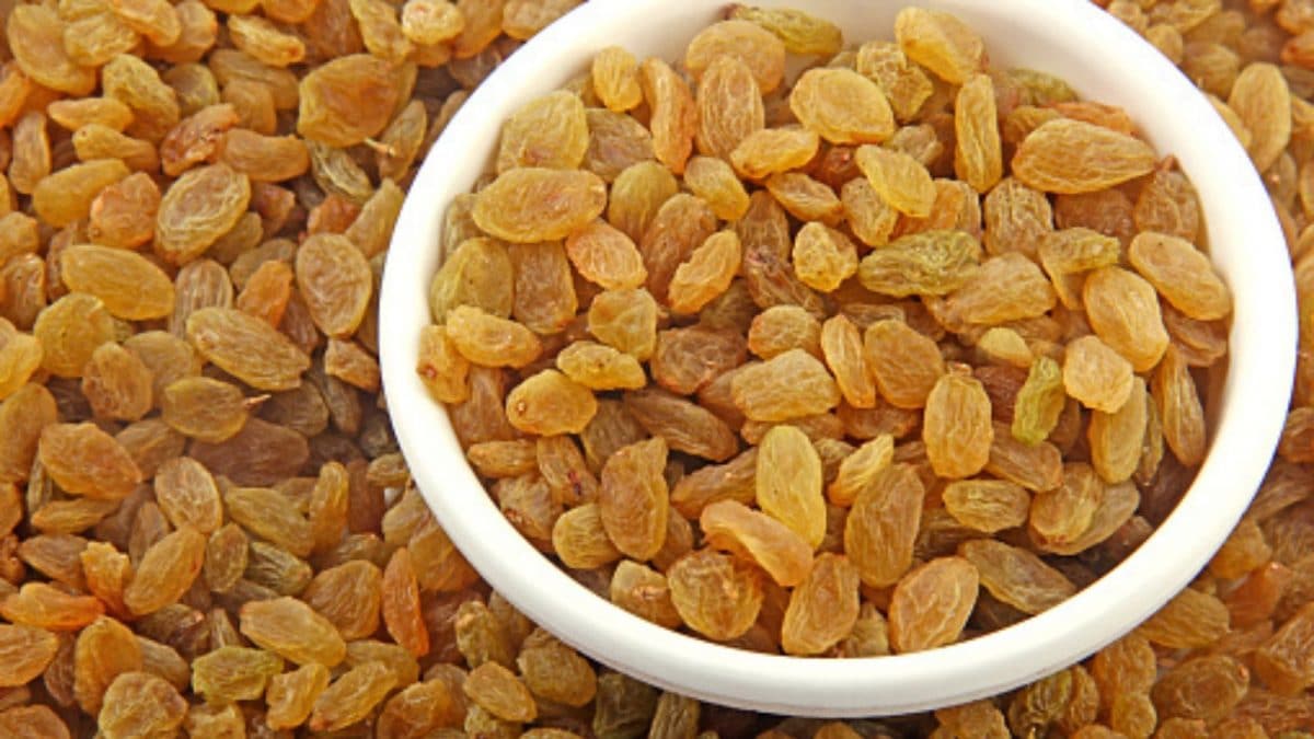 What Are The Benefits Of Drinking Raisin Water In The Morning On An Empty Stomach
