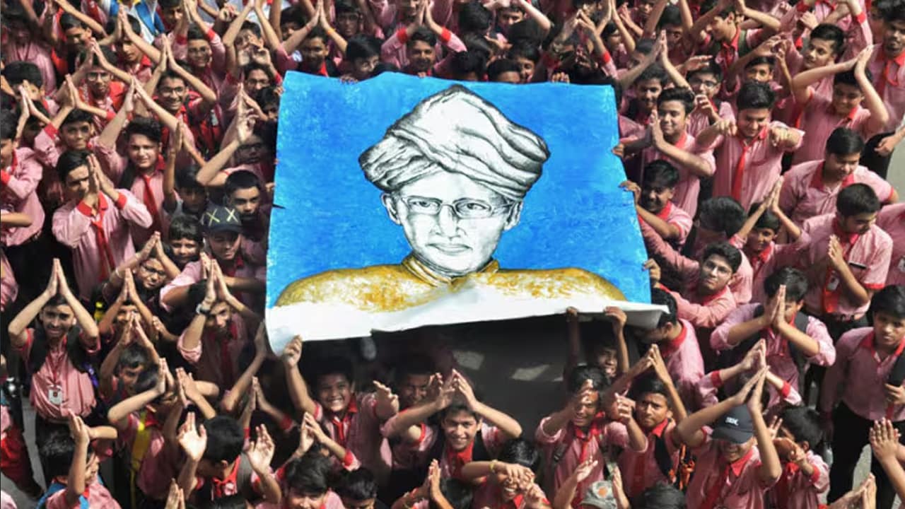 Teachers' Day 2025: These Dr Sarvepalli Radhakrishnan Quotes Continue To Inspire Students Teachers' Day 2025: These Dr Sarvepalli Radhakrishnan Quotes Continue To Inspire Students