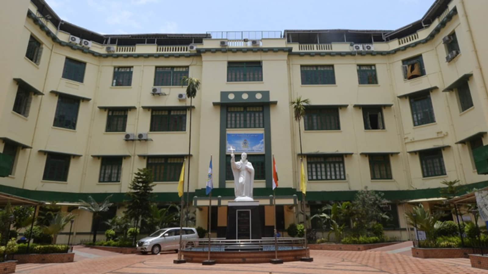 St. Xavier’s College in Kolkata is ranked 8th. Established in 1860, it is known for its arts, science, and commerce programs. The college also encourages students to participate in cultural and social activities alongside their studies.