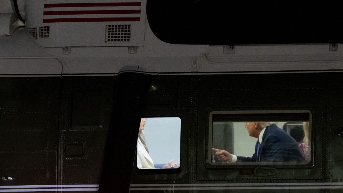 <div>Trump's Finger-Wag At Melania Sparks Online Storm But Lip Readers Say This Is What Happened</div>