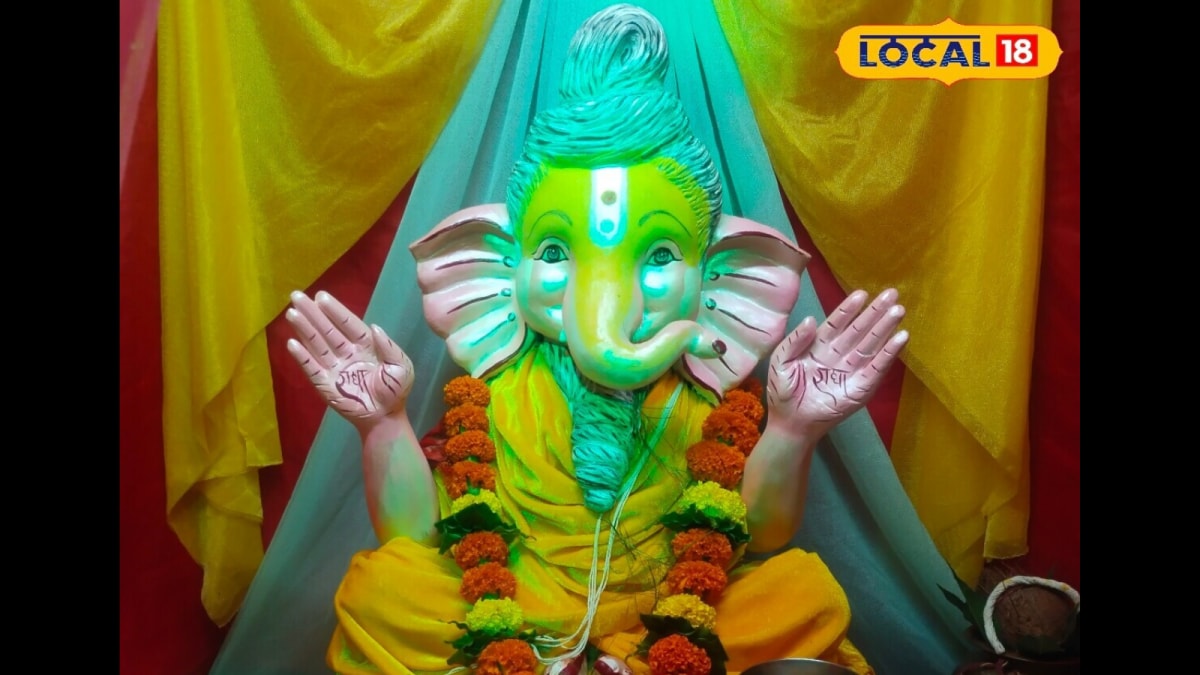 <div>Here's Why This Lord Ganesha Idol Resembles Premanand Maharaj | Photos</div>