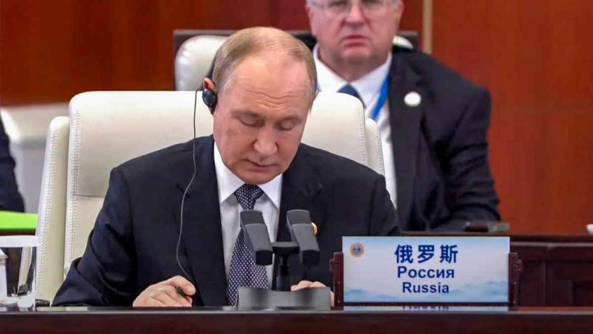 <div>'Economic Giant': Putin's Praise For India After Trump's 'Dead Economy' Dig</div>