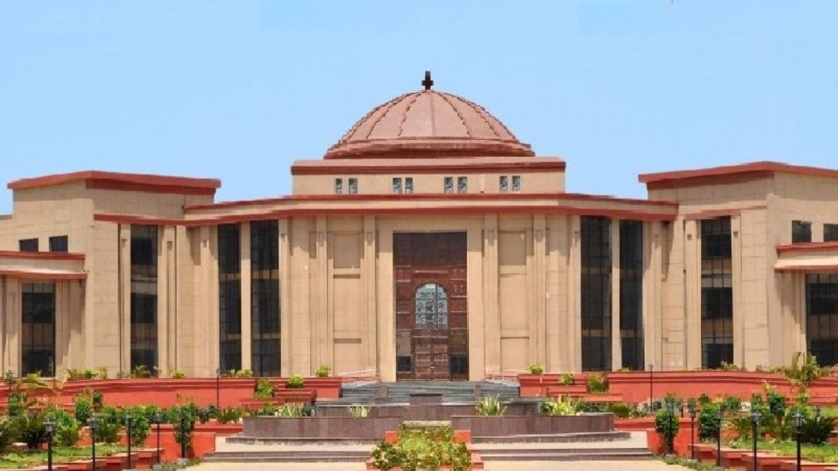 Chhattisgarh Police Seizes 211 Knives Bought Via E-Commerce Sites After HC’s Intervention