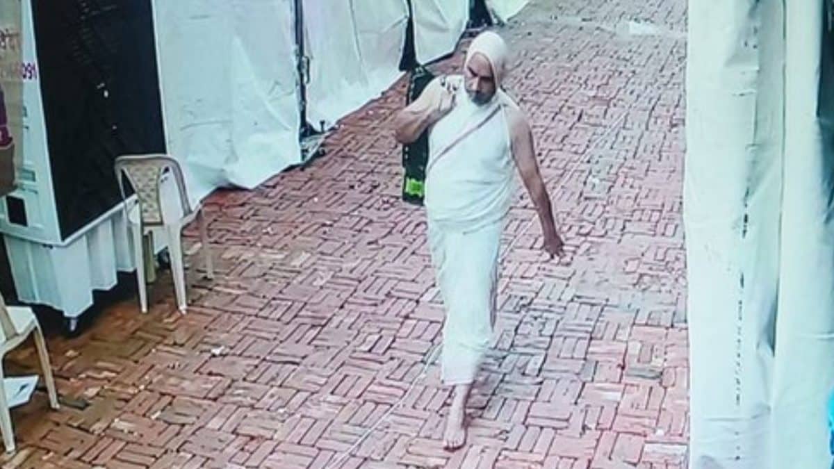 Jain Priest Allegedly Steals Gold-Diamond Urns Near Red Fort