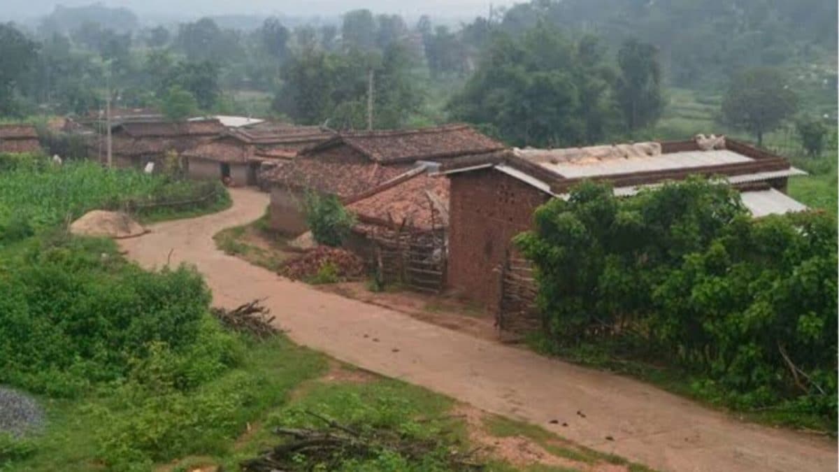 Single Family of 40 Lives in Jharkhand Village, Receives Benefits