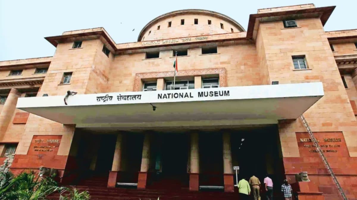 Haryana Professor Booked For Stealing Natraj Statue Replica From National  Museum In Delhi | New-delhi-news News - News18