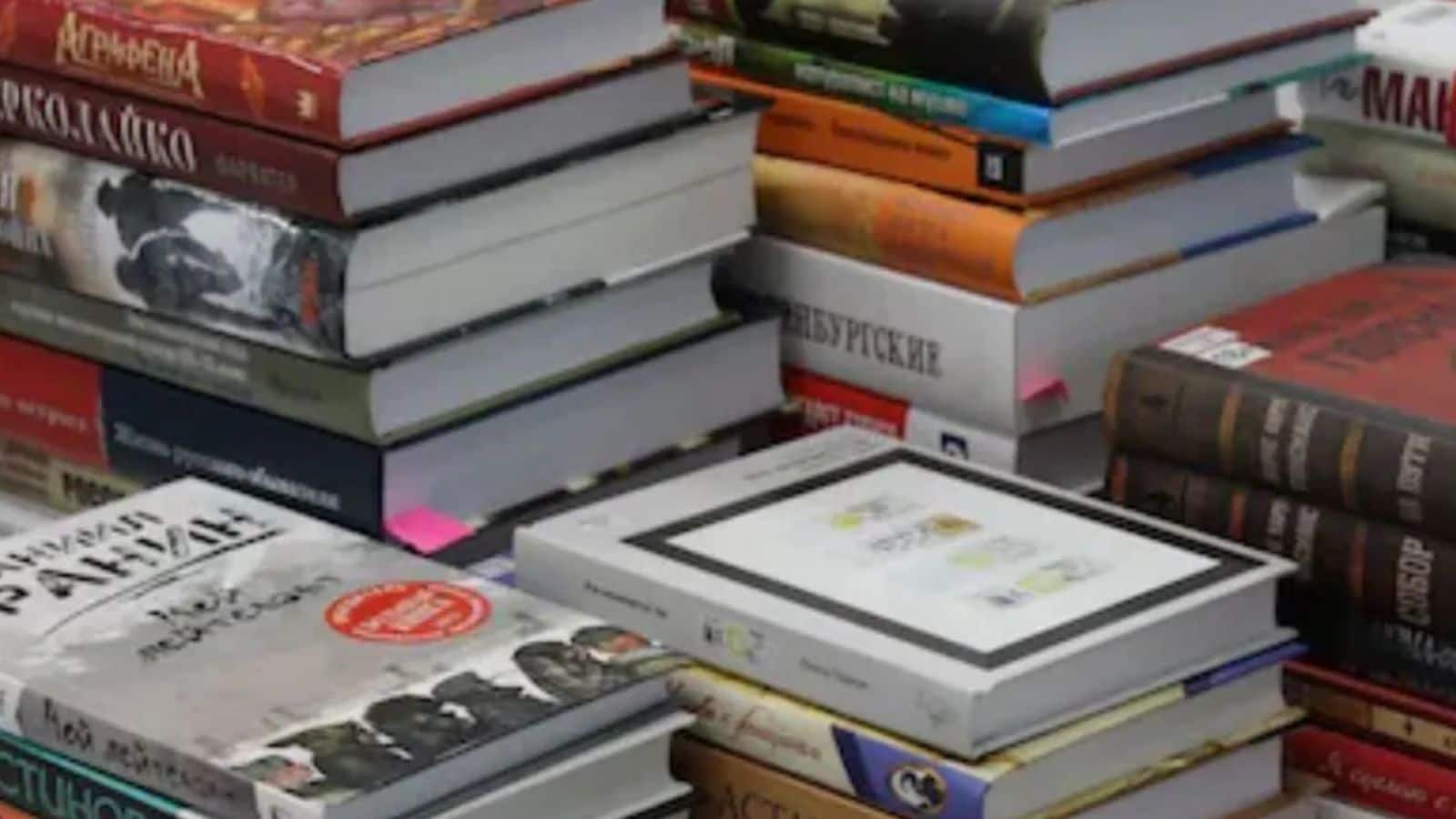Alas: The word of sorrow. It is used since 13th century to express sadness or regret. Alas: The word of sorrow. It is used since 13th century to express sadness or regret.