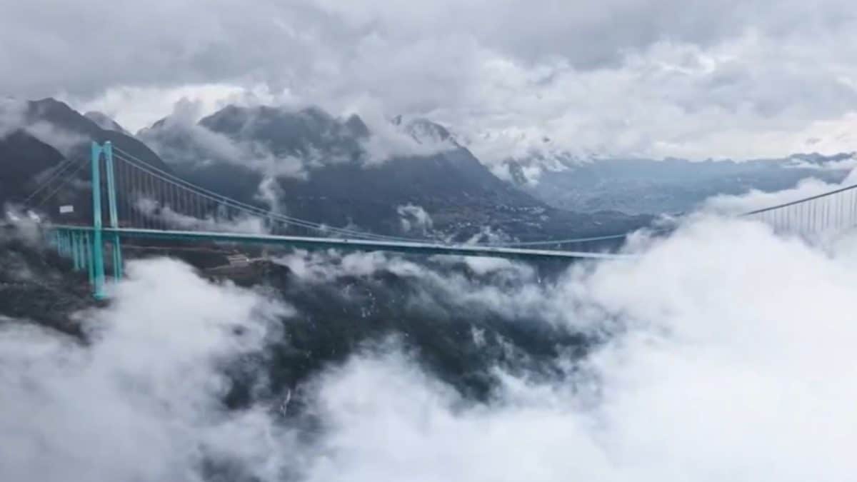 China Opens World’s Tallest Bridge, Cuts Travel Time To 2 Minutes From 2 Hours | Video
