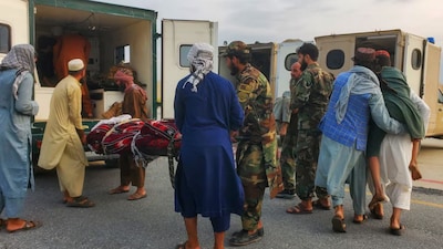 Taliban soldiers and civilians carry earthquake victims to an ambulance at an airport in Jalalabad, Afghanistan, September 1, 2025. REUTERS/Stringer