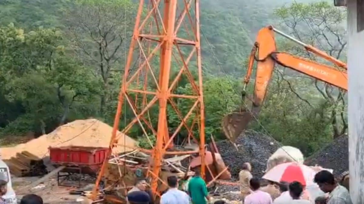 Ropeway Snaps At Pavagadh Hill Temple In Gujarat; 6 Killed | Video