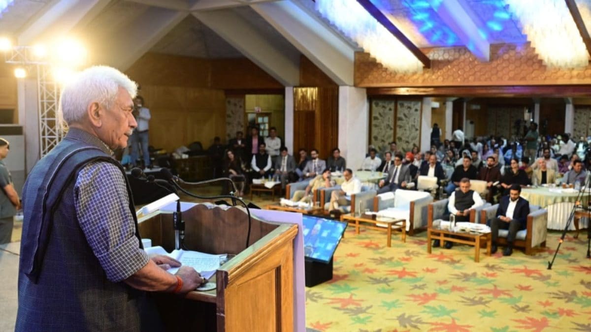 <div>'True Faces Of Humanity': L-G Manoj Sinha Hails Recipients Of 'Pride Of Jammu & Kashmir' Awards</div>