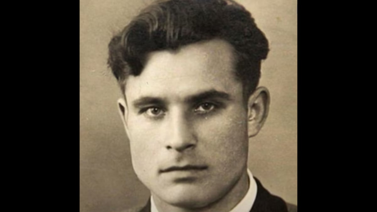 This Submarine Officer Defied A Nuke Order And Averted World War III