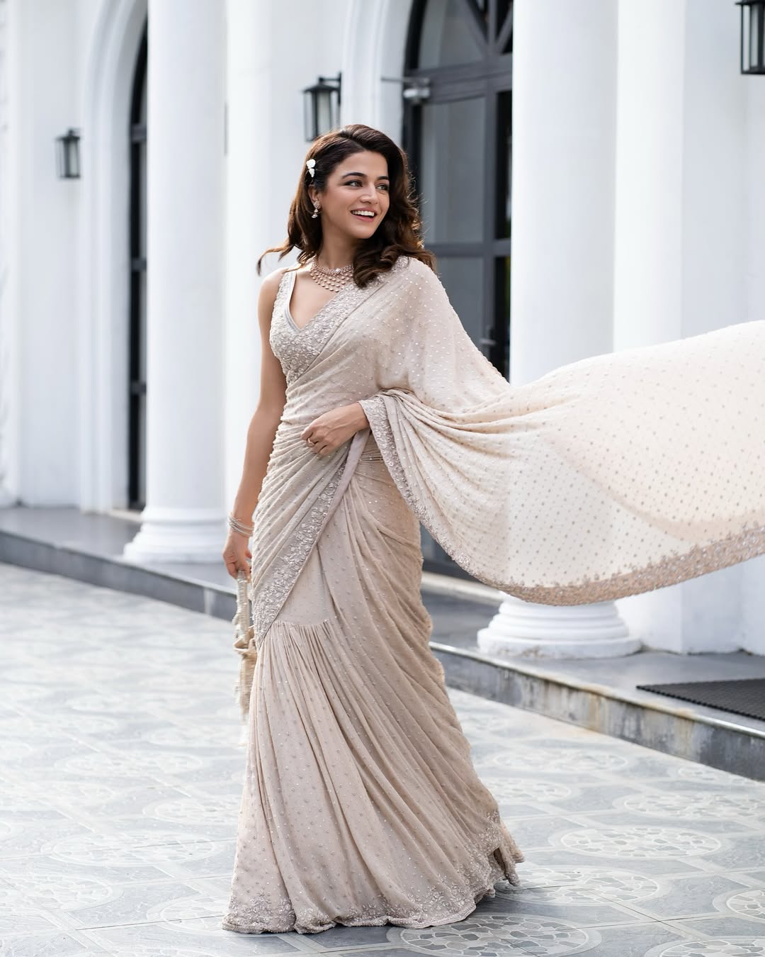 8 Celeb Inspired Grey Ethnic Outfit For Navratri Day 6