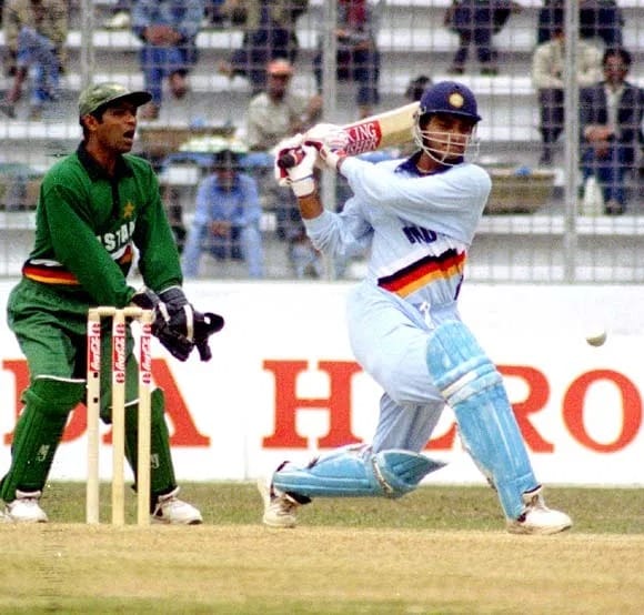 1998 – Independence Cup – India Won by 3 wickets: In the 1998 Silver Jubilee Independence Cup final series at Dhaka, India won the first match by 8 wickets, with Sachin Tendulkar scoring 95. Pakistan levelled the series in the second game, chasing 190 with 6 wickets to spare. The decider turned into a classic, as Pakistan posted 314/5 through Saeed Anwar’s 140 and Ijaz Ahmed’s 117, but Sourav Ganguly’s 124 powered India to a thrilling 3-wicket win and the title.