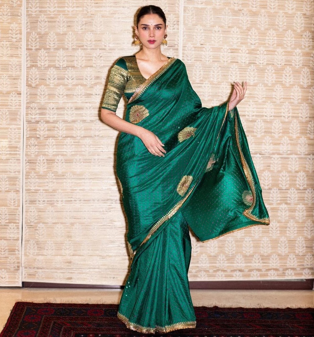8 Celeb Inspired Ethnic Outfit For Navratri Day 5 8 Celeb Inspired Ethnic Outfit For Navratri Day 5