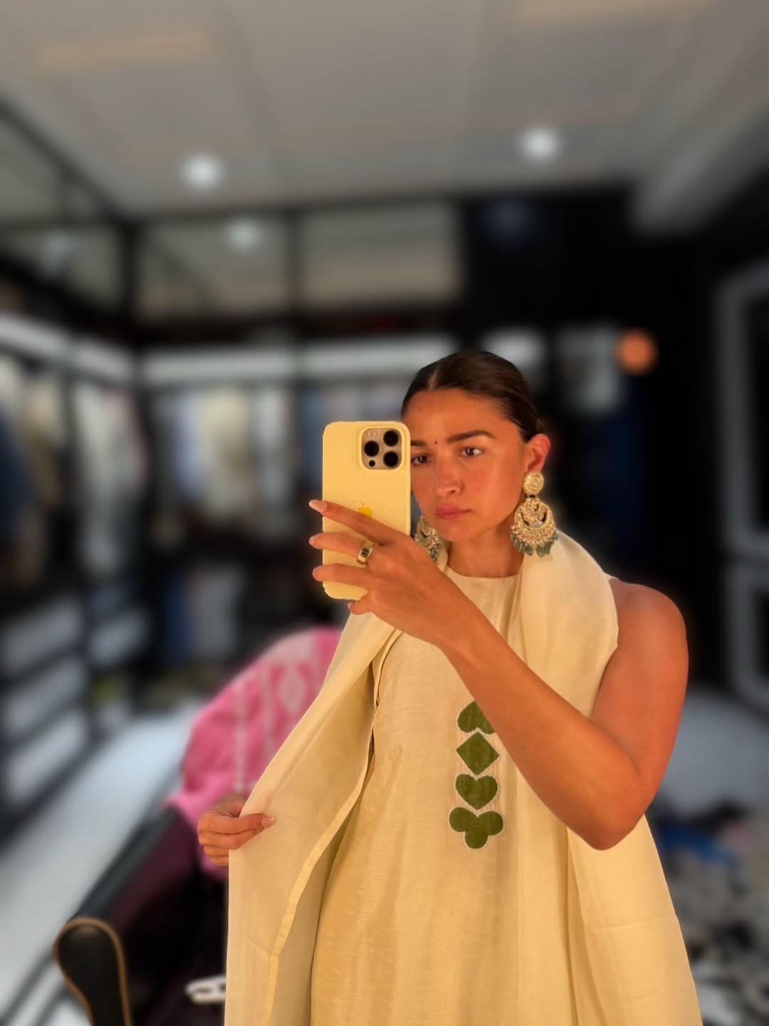 Alia Bhatt Serves Three Ethnic Looks For Ganesh Chaturthi Celebration Alia Bhatt Serves Three Ethnic Looks For Ganesh Chaturthi Celebration