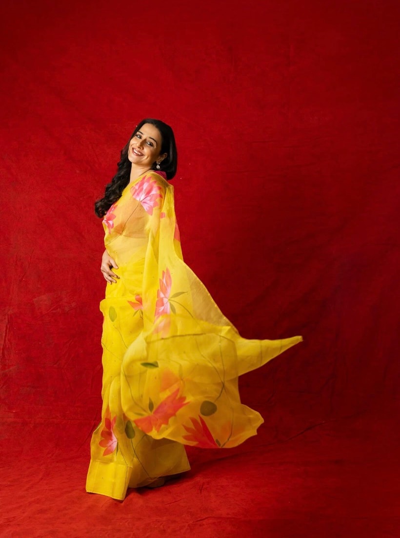 The diva stunned in a breezy chiffon yellow saree with big floral prints for Navratri Day 4. A simple contrasting red blouse elevated her look. The diva stunned in a breezy chiffon yellow saree with big floral prints for Navratri Day 4. A simple contrasting red blouse elevated her look.