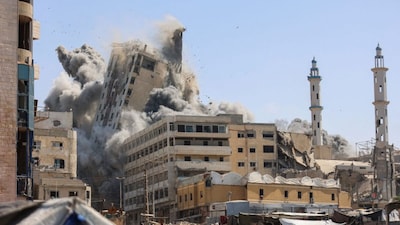 Smoke billows as Israeli airstrikes destroy the al-Ghafari tower in Gaza City on Monday. (AFP)