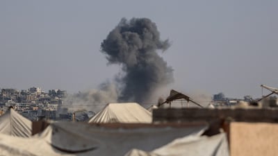 Smoke billows following an Israeli strike in Khan Yunis in the southern Gaza Strip, on September 29, 2025. (AFP photo)
