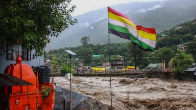 Scientists warn that extreme rainfall events will become more common in the Himalayan region. (News18 Hindi)
