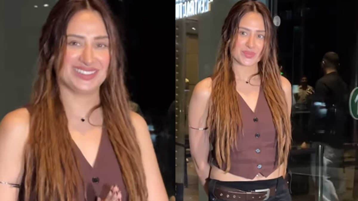 Mahira Sharma Spotted, Greets Paparazzi With 'Namaste'