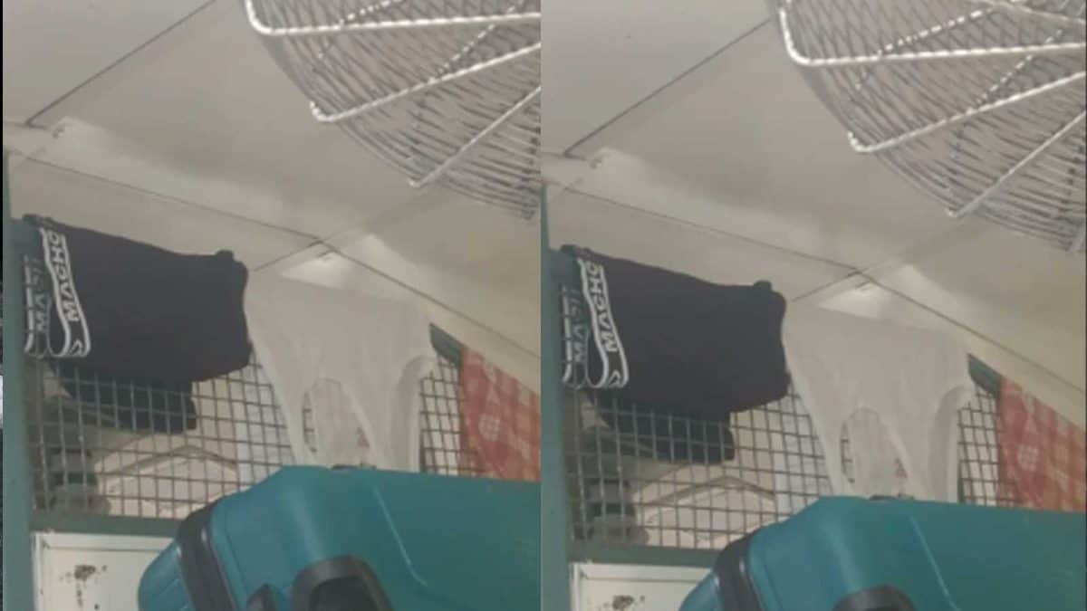 Passenger's Clothes on Train Berth Sparks Online Debate
