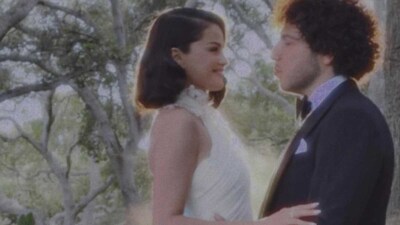 Selena Gomez's Grandfather Walks Her Down The Aisle, Leaves Mom 'Shattered'? | Hollywood News - News18