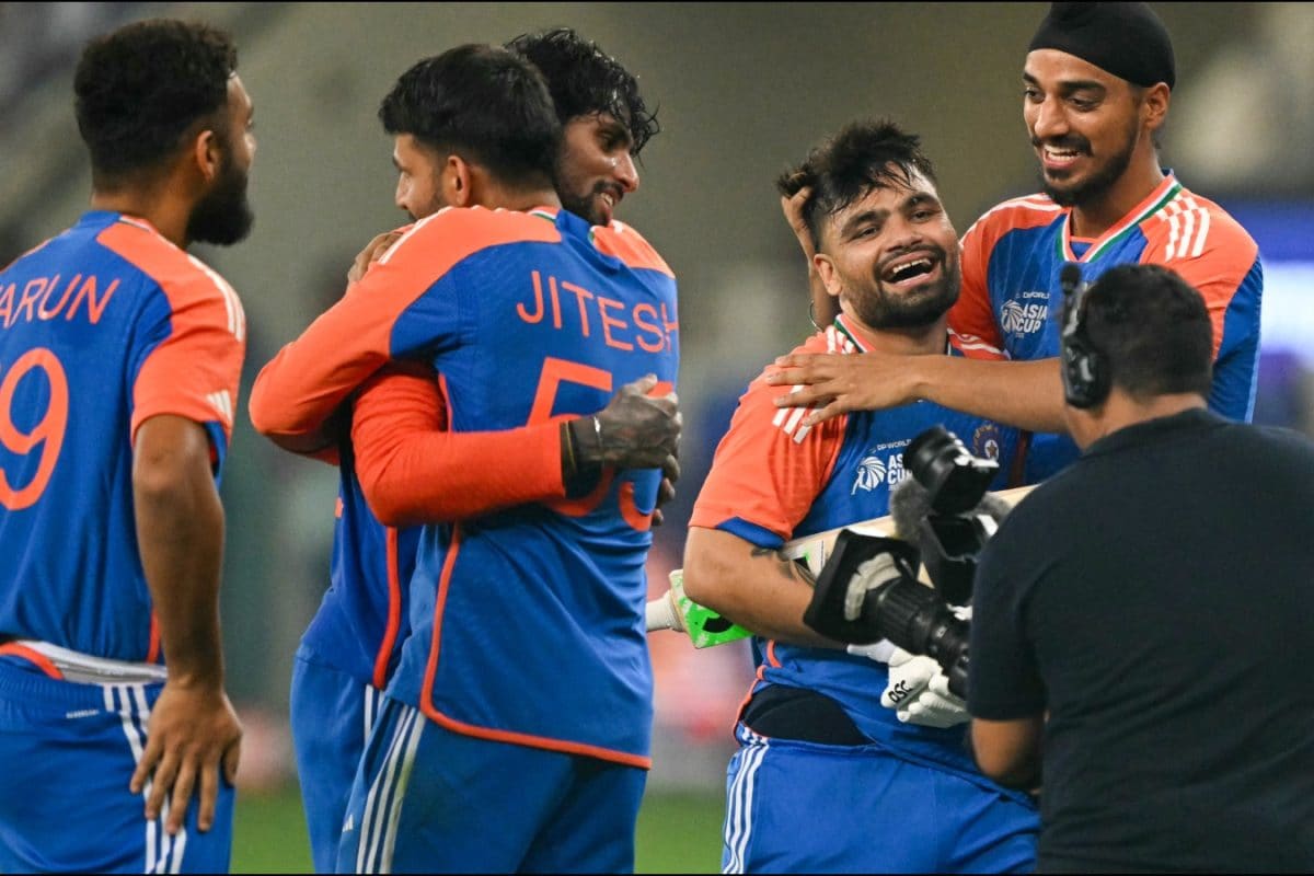 Fans celebrate India's win over Pakistan in style