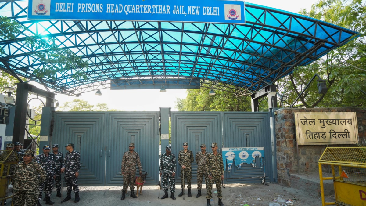 <div>Who Are 'Superior-Class' Prisoners In Indian Jails And What Privileges Do They Get?</div>