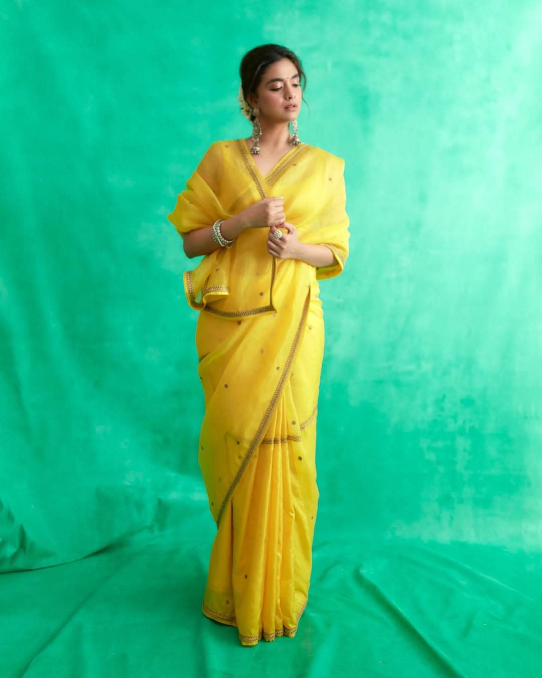 Keerthy Suresh In Ethnic Elegance: 10 Traditional Looks That Broke The Internet Keerthy Suresh In Ethnic Elegance: 10 Traditional Looks That Broke The Internet