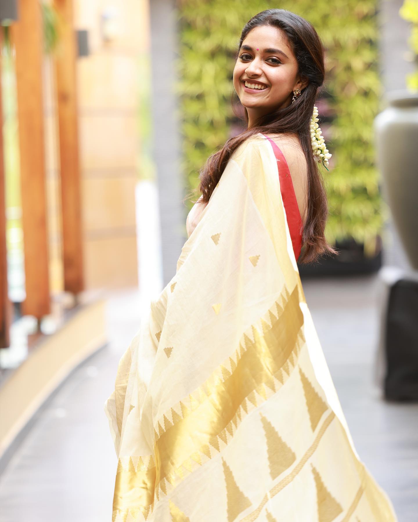 Keerthy Suresh’s Most Elegant Kasavu Saree Looks Keerthy Suresh’s Most Elegant Kasavu Saree Looks