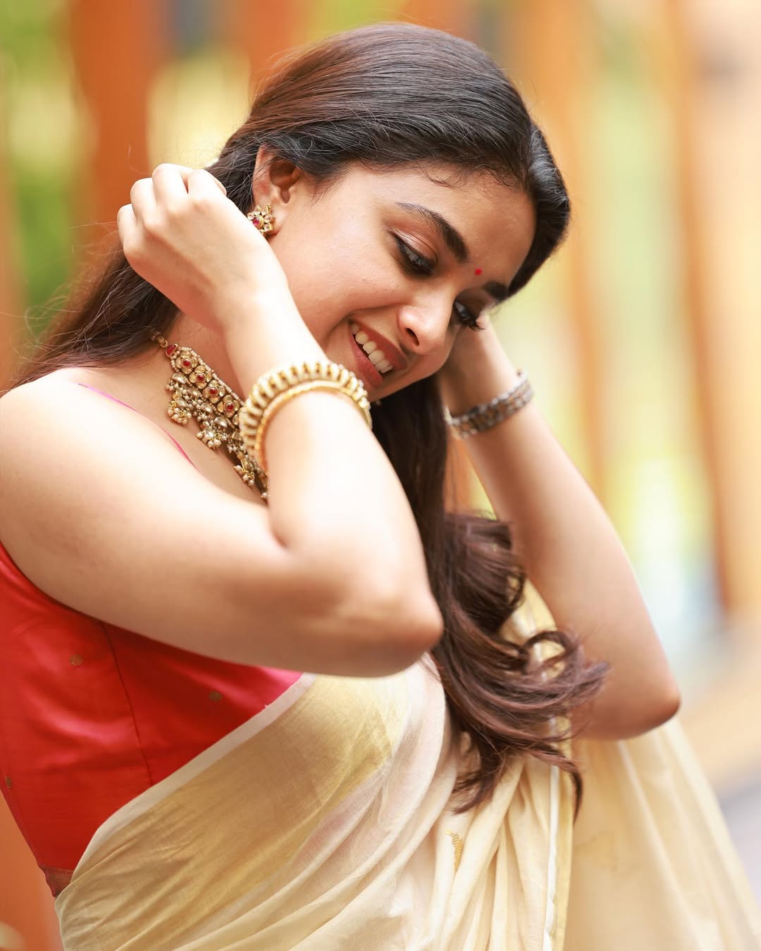 Keerthy Suresh’s Most Elegant Kasavu Saree Looks Keerthy Suresh’s Most Elegant Kasavu Saree Looks