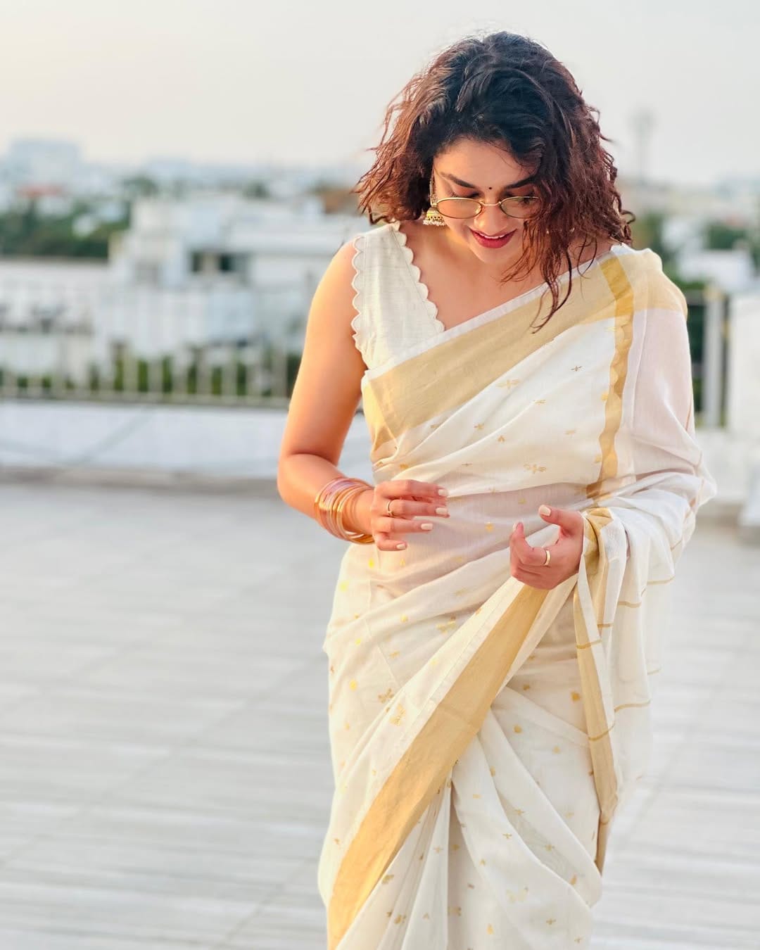 Keerthy Suresh’s Most Elegant Kasavu Saree Looks Keerthy Suresh’s Most Elegant Kasavu Saree Looks