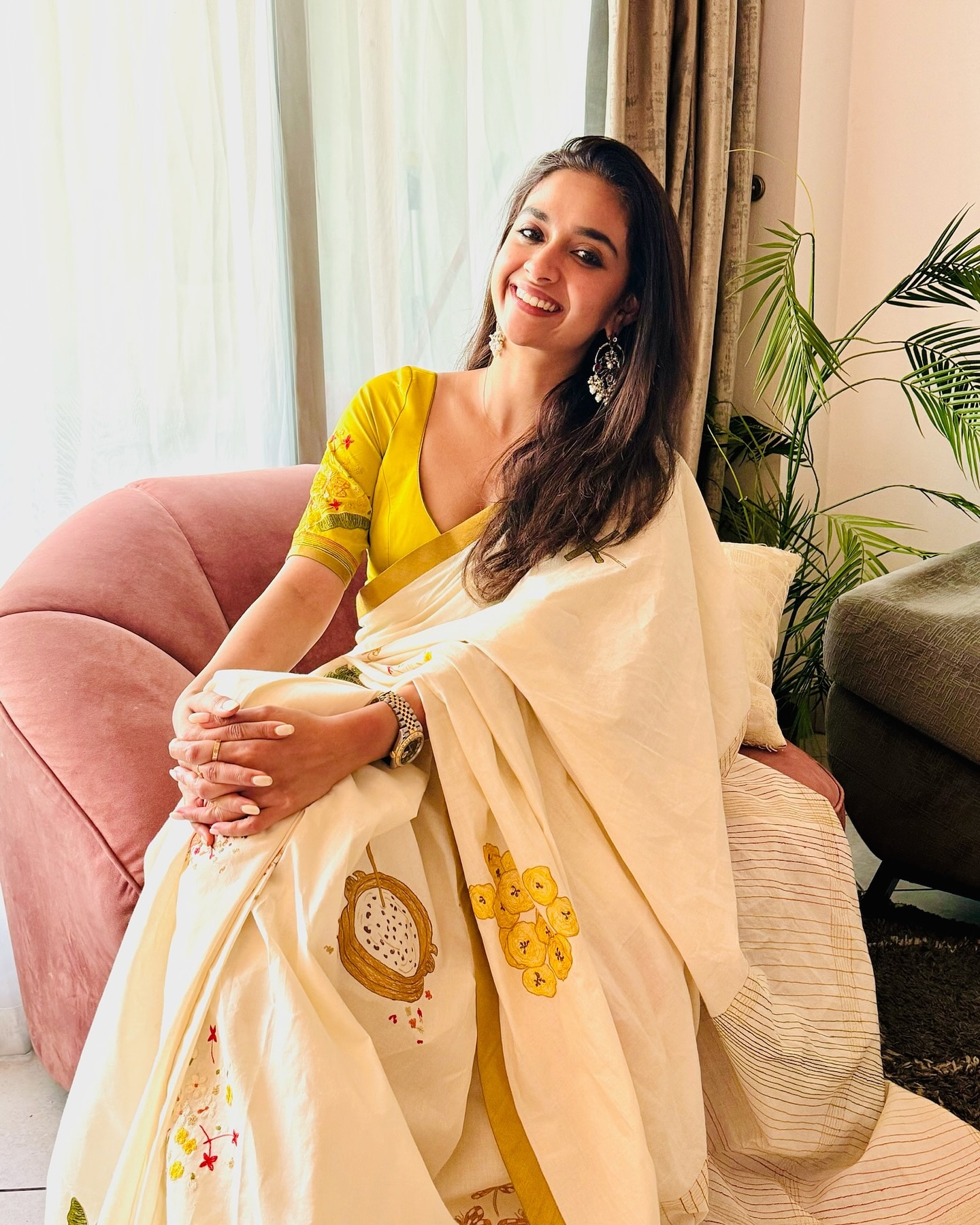 Keerthy Suresh’s Most Elegant Kasavu Saree Looks Keerthy Suresh’s Most Elegant Kasavu Saree Looks
