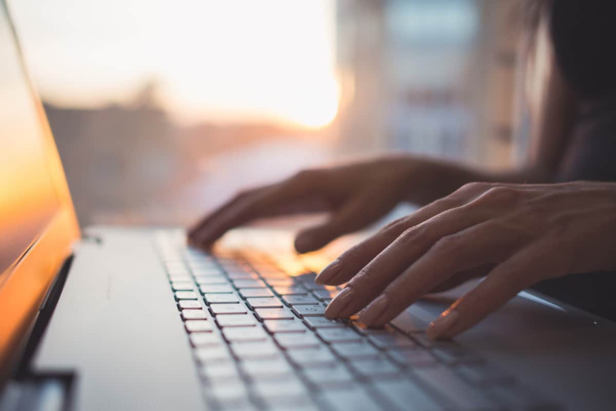 Common Mistakes That Are Killing Your Expensive Laptop Battery