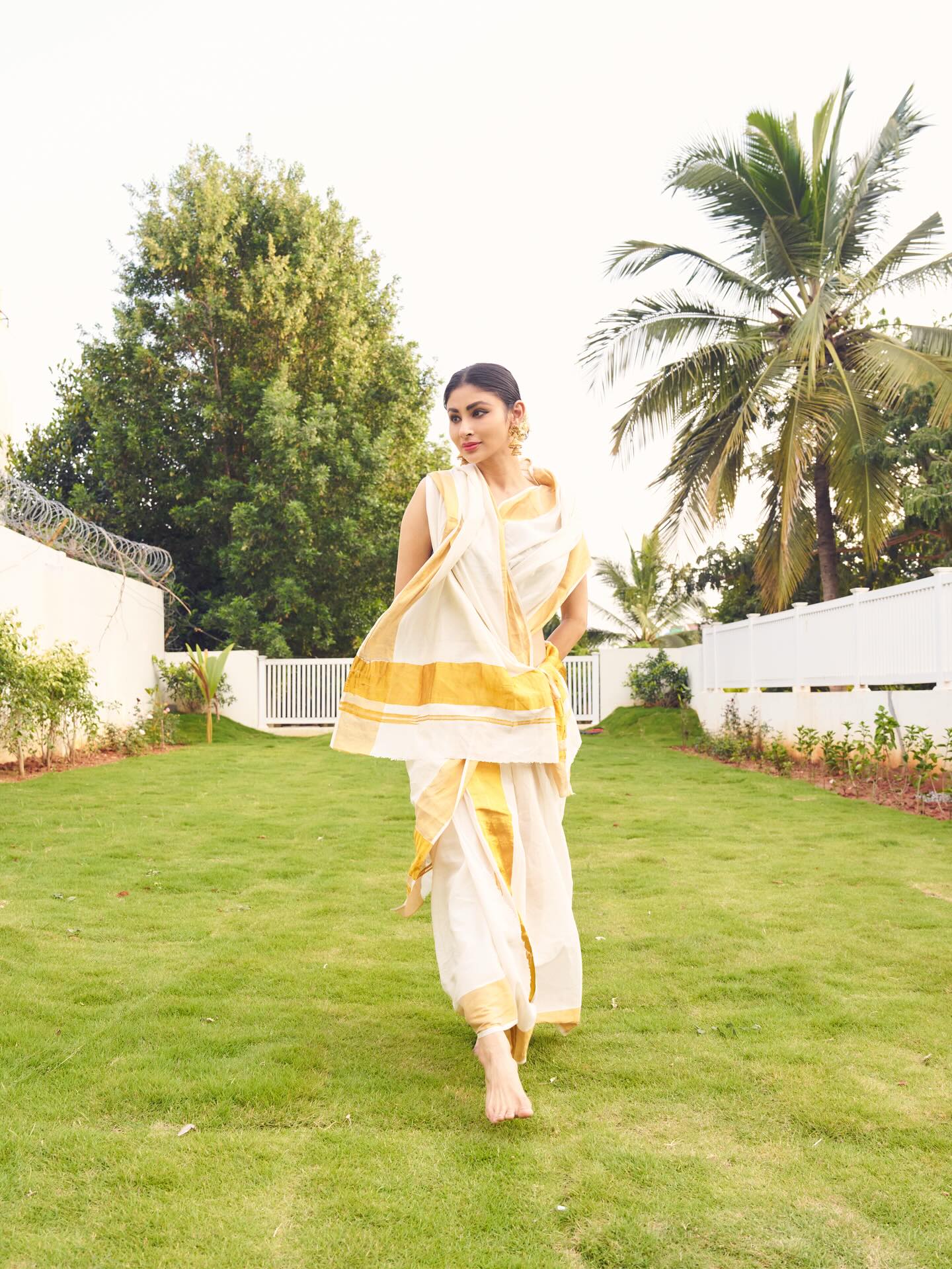 Fashion Face-Off: Keerthy Suresh vs Mouni Roy In Kasavu Saree Elegance Fashion Face-Off: Keerthy Suresh vs Mouni Roy In Kasavu Saree Elegance