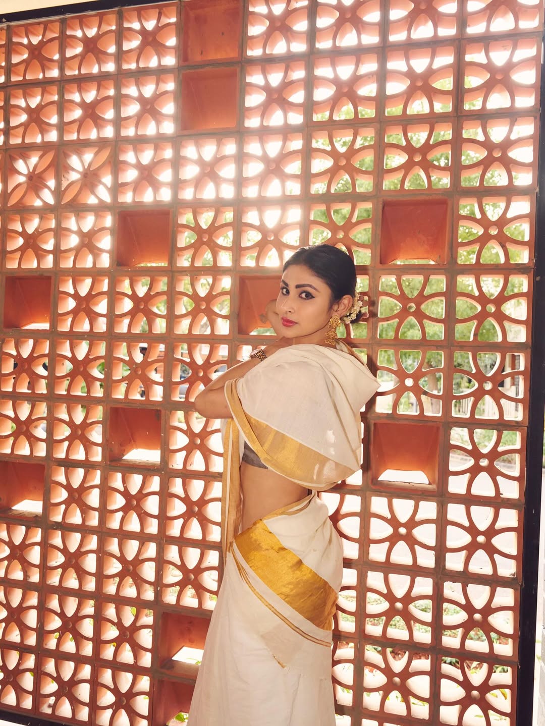 Fashion Face-Off: Keerthy Suresh vs Mouni Roy In Kasavu Saree Elegance Fashion Face-Off: Keerthy Suresh vs Mouni Roy In Kasavu Saree Elegance